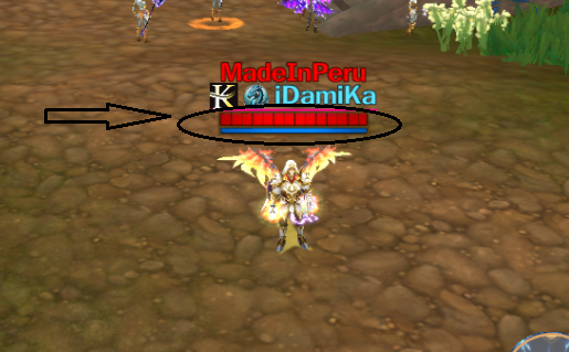 HUD con barras de HP y MP sobre el personaje